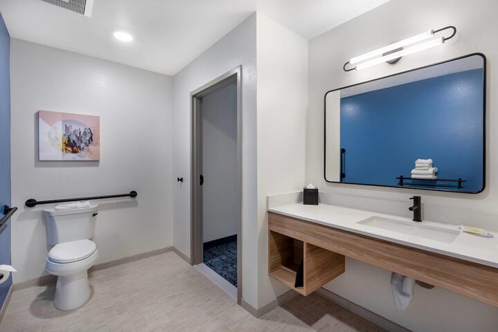 Room 8 of 38