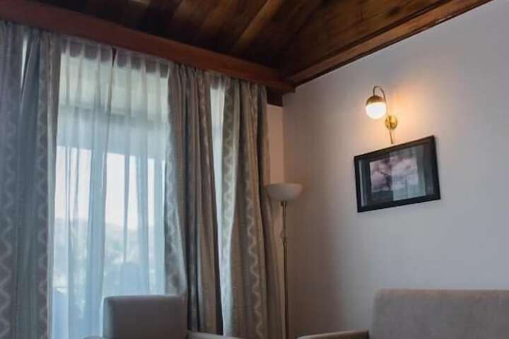 Room 11 of 40