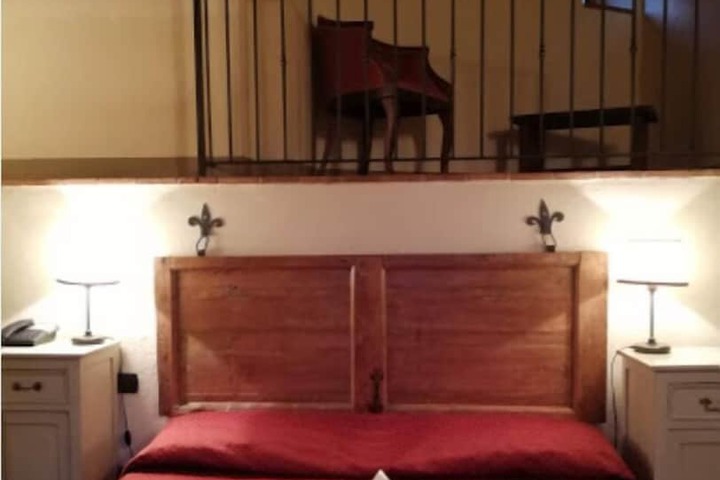 Room 9 of 28