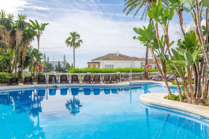 Pool Hotel