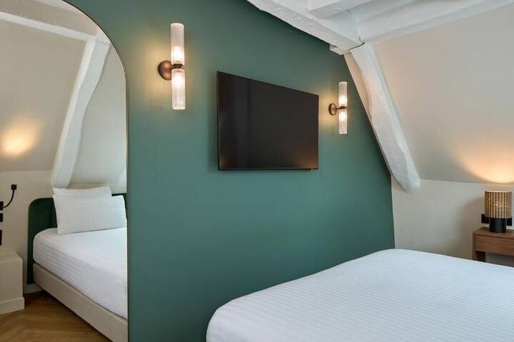 Room 13 of 26