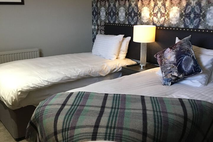 Room 5 of 106
