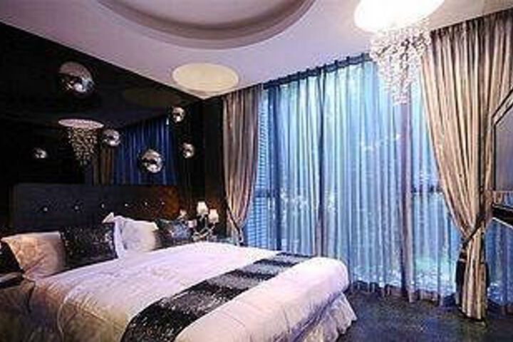 Room 34 of 37