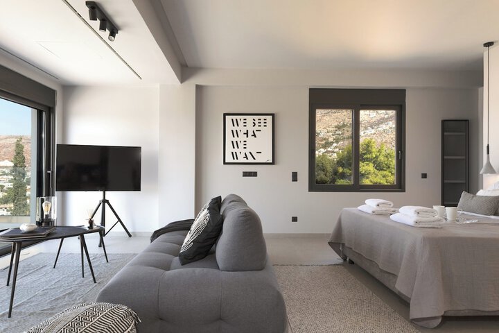 Room 32 of 74