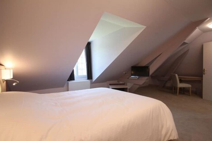 Room 6 of 19