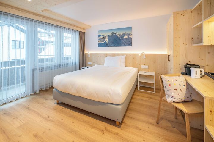 Room 17 of 27