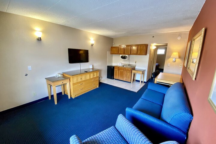 Room 10 of 14
