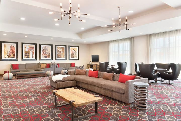 Lobby lounge