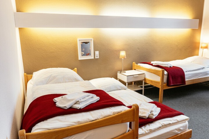 Room 7 of 12