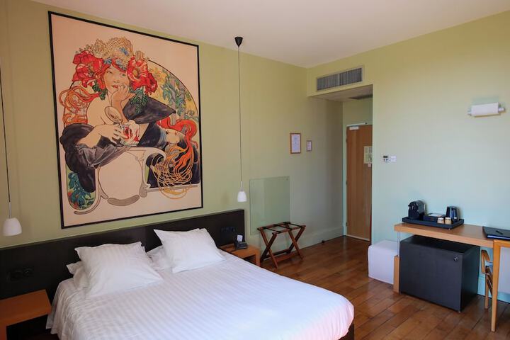 Room 70 of 103
