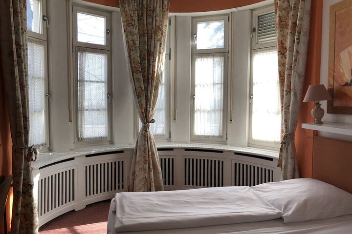 Room 30 of 41
