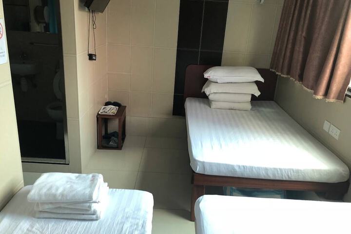Room 11 of 40