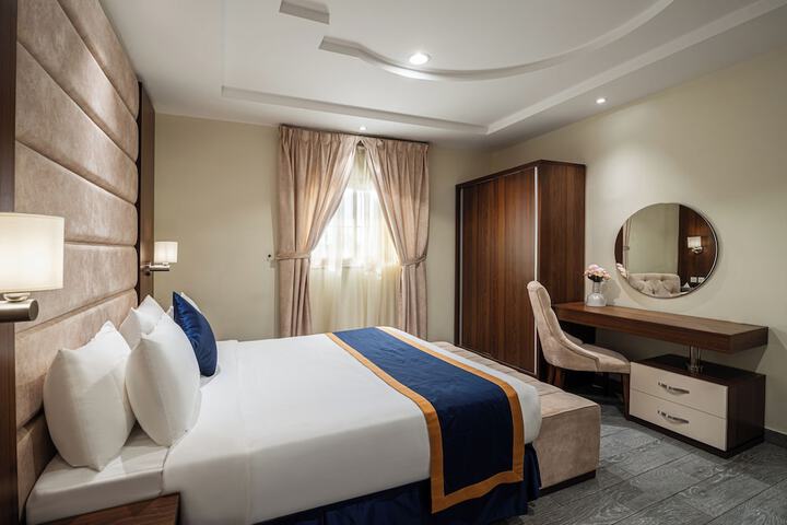 Room 6 of 18