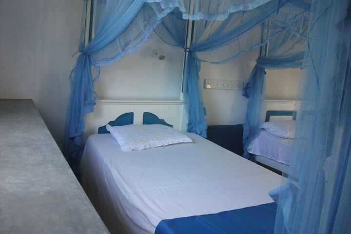 Room 7 of 32