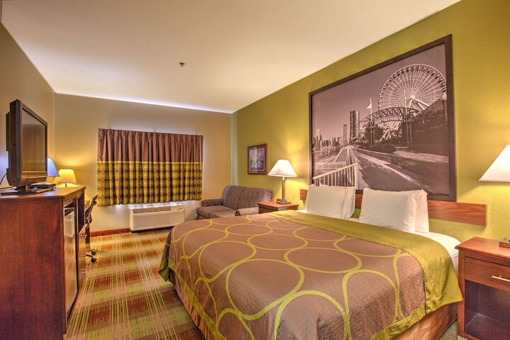 1 King Bed (10 of 11)
