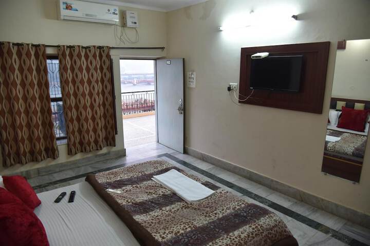 Room 12 of 90