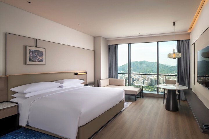 Room 4 of 42