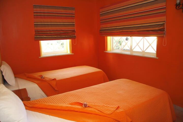Room 3 of 41