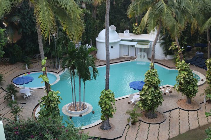 Pool Hotel