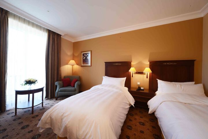 Room 4 of 62