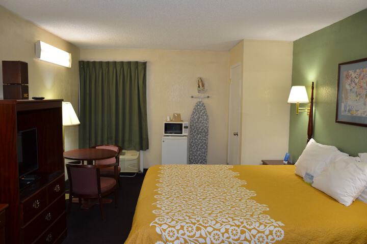 1 King Bed (11 of 19)