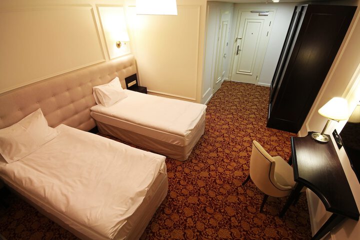 Room 6 of 46