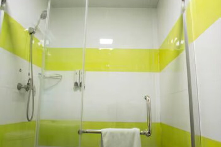 Room 4 of 6