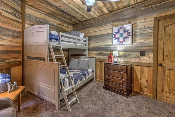 Room 6 of 14