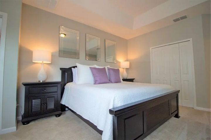Room 3 of 33