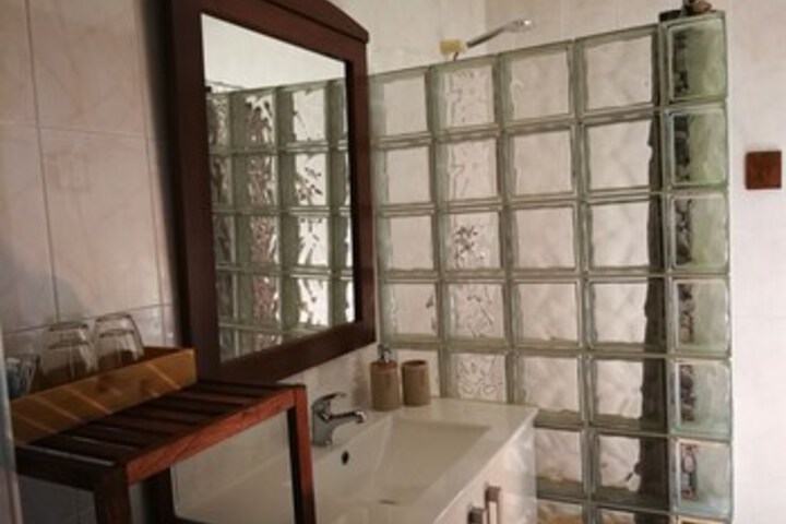 Room 4 of 93
