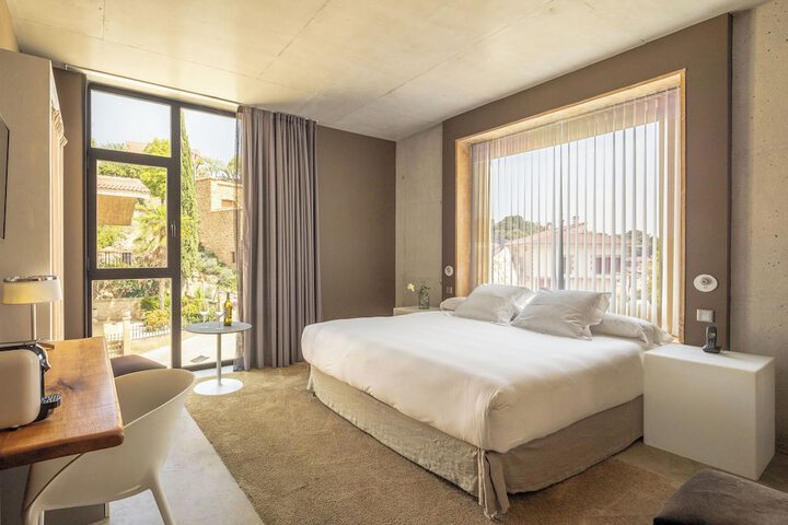 Room 26 of 100