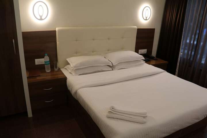 Room 18 of 97