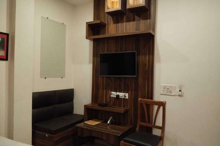Room 14 of 38