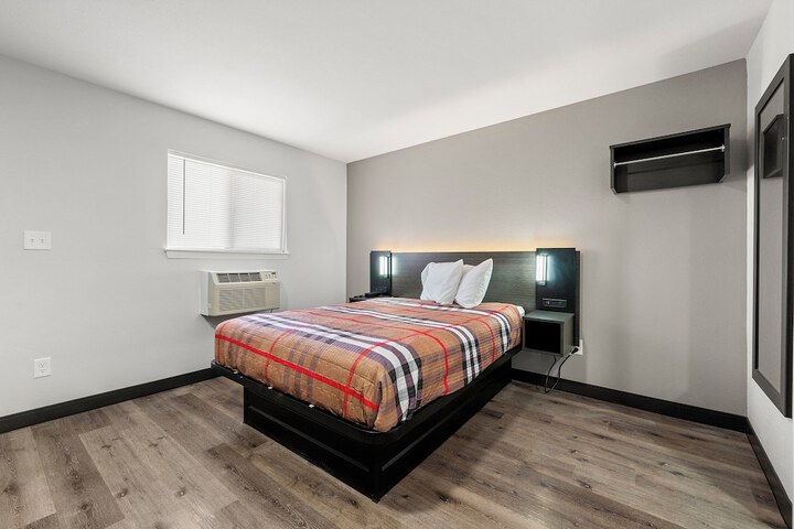Room 2 of 9