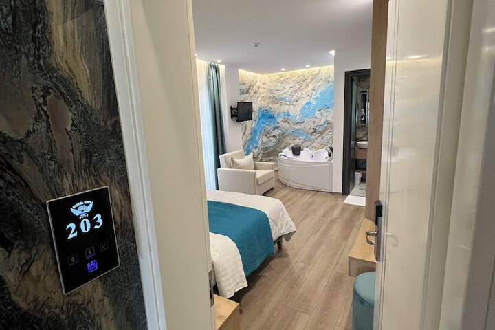 Room 51 of 191