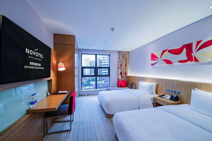 Room 42 of 183