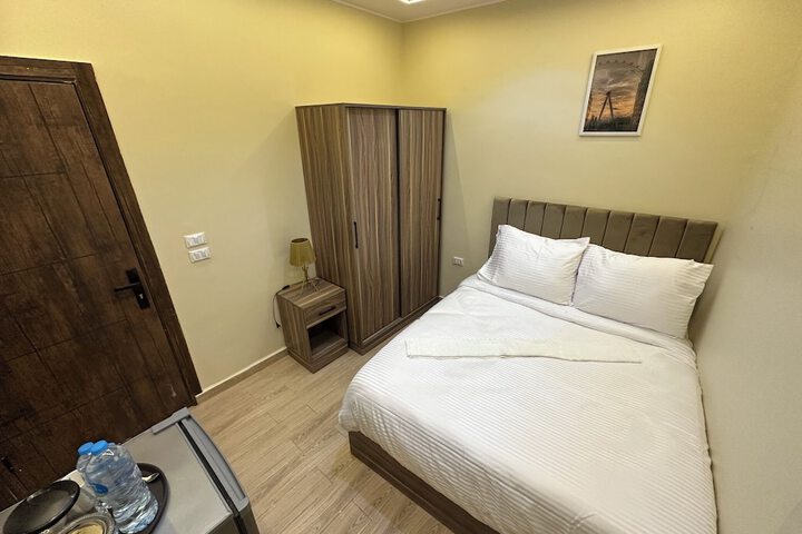 Room 3 of 109