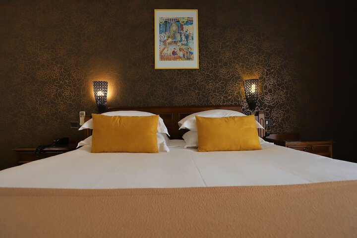 Room 16 of 46