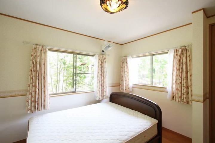 Room 4 of 23