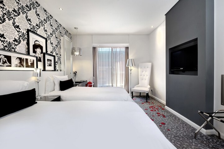 Room 13 of 120