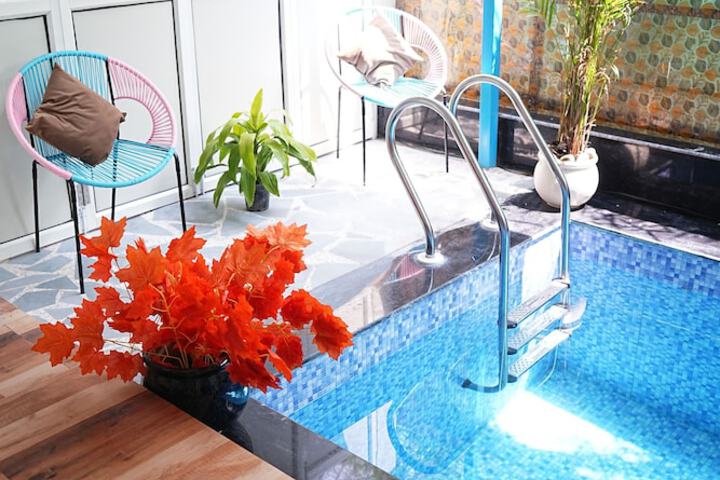 Pool 59 of 102