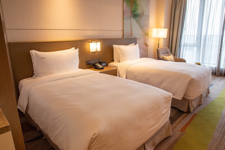 Room 10 of 61