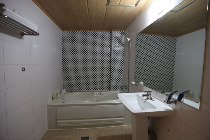 Room 10 of 52