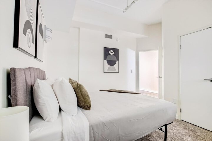 Room 35 of 194