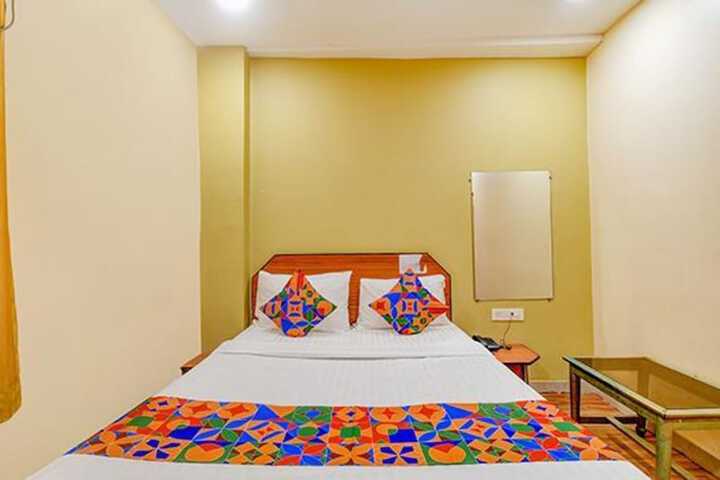 Room 13 of 30