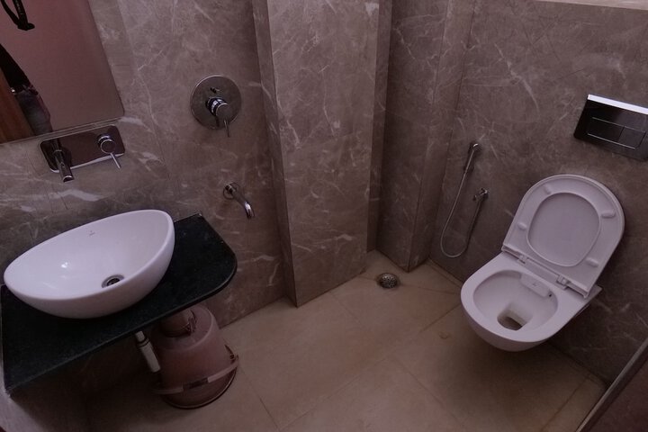 Room 3 of 6