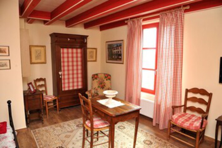 Room 10 of 13