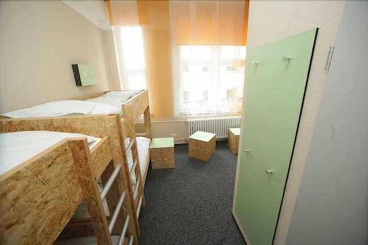 Room 6 of 37