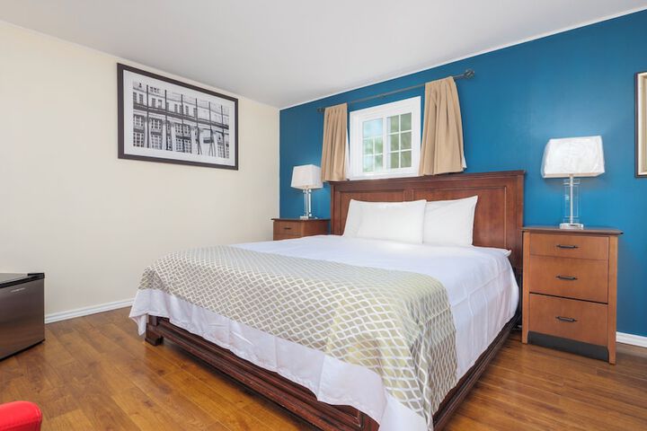 Room 34 of 60