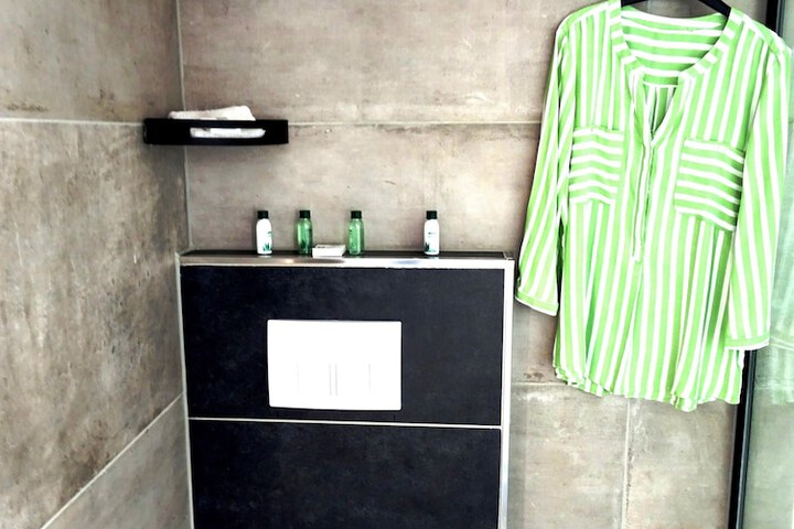 Room 325 of 442